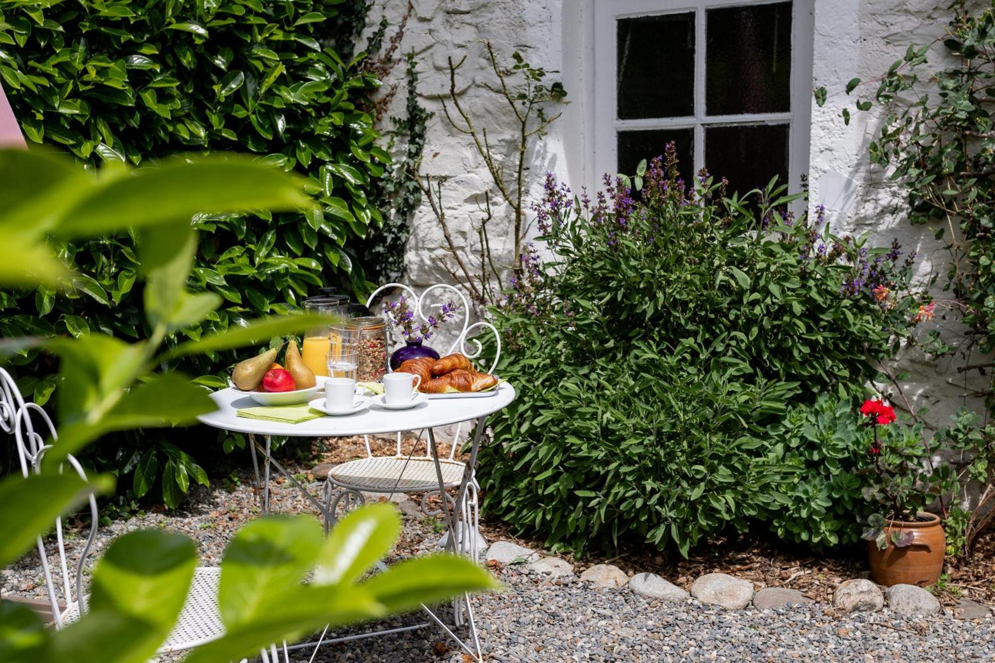 Gites Libellule At Auberge De L'Arac, Bar, Restaurant Aleu Exteriör bild